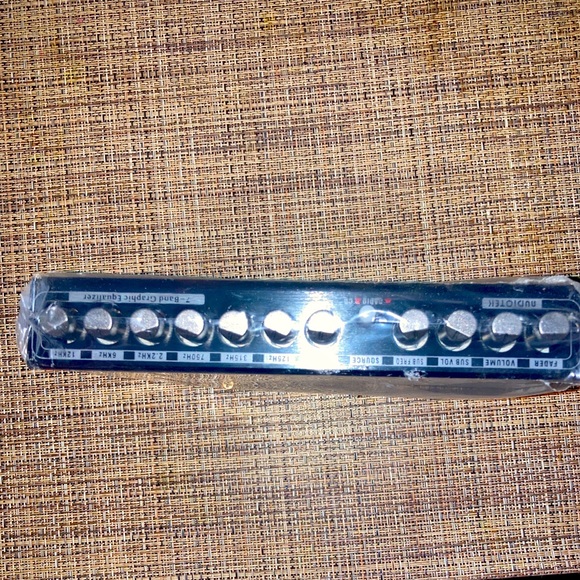 Audiotek EQ700 1/2 Din 7 Band Car Audio Equalizer EQ w/ Front, Rear + Sub Output - Picture 3 of 4